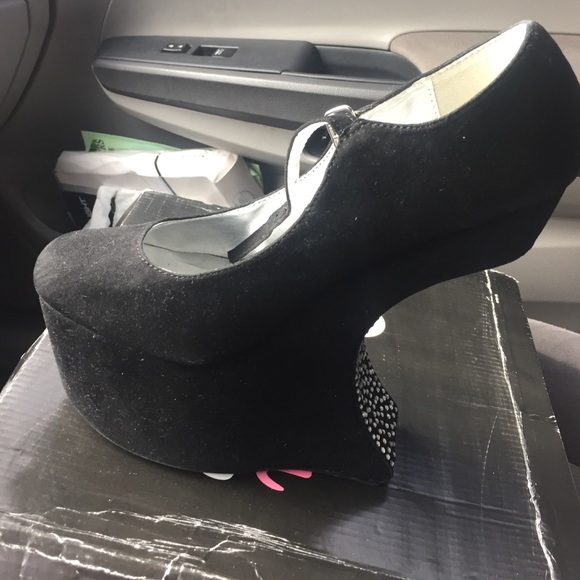 Mary Jane Curved Wedge