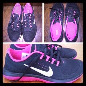 Nike FitSole Black and Pink Size 9