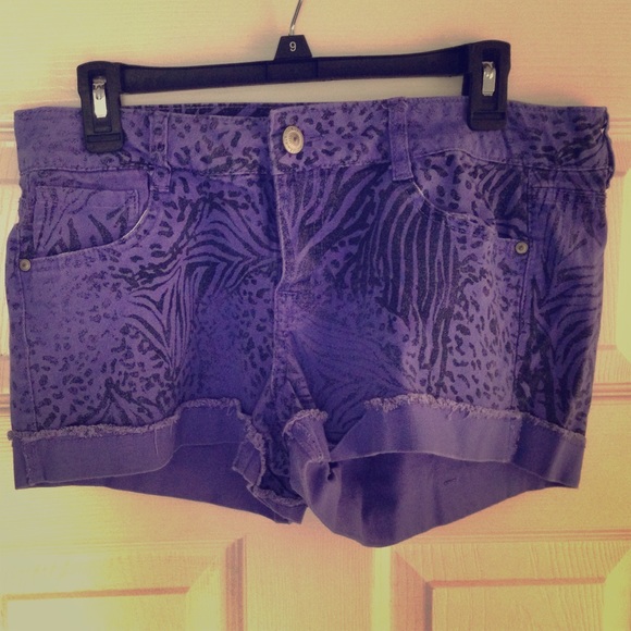 Women's size 13 L.e.i jean shorts animal print.