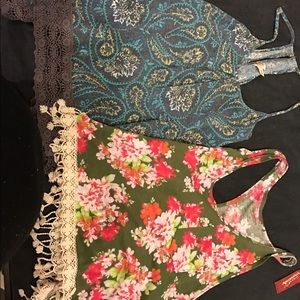 2! Tank tops. ¡BUNDLE ALERT!
