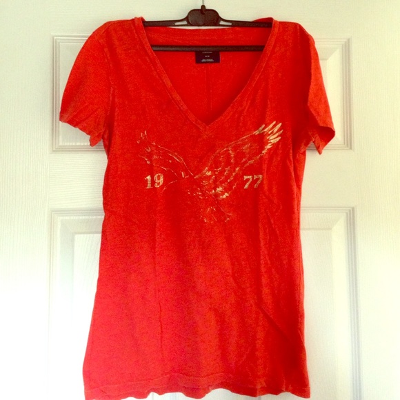 American Eagle Outfitters Medium T-Shirt