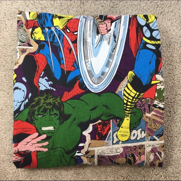 Marvel Comic Heroes Fabric Infinity Scarf - Picture 3 of 3