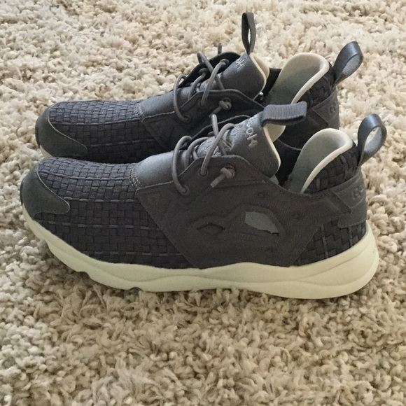 Reebok Woven Furylite size 7.5