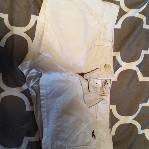 White shorts - Picture 1 of 2