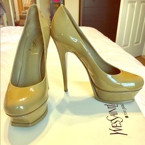 Yves Saint Laurent Tribute Pump