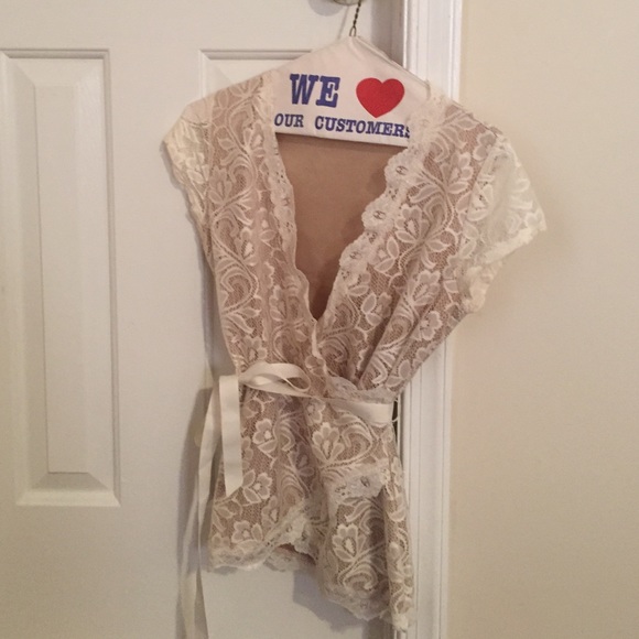 Laced sleeveless blouse