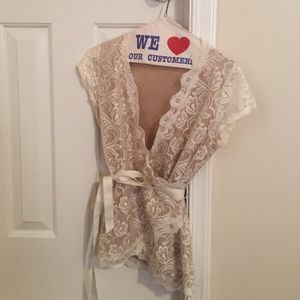 Laced sleeveless blouse