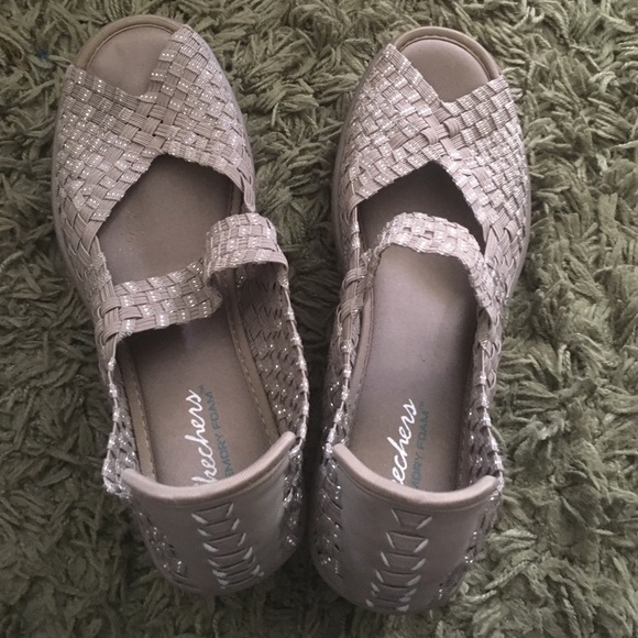 Skechers. 7.5