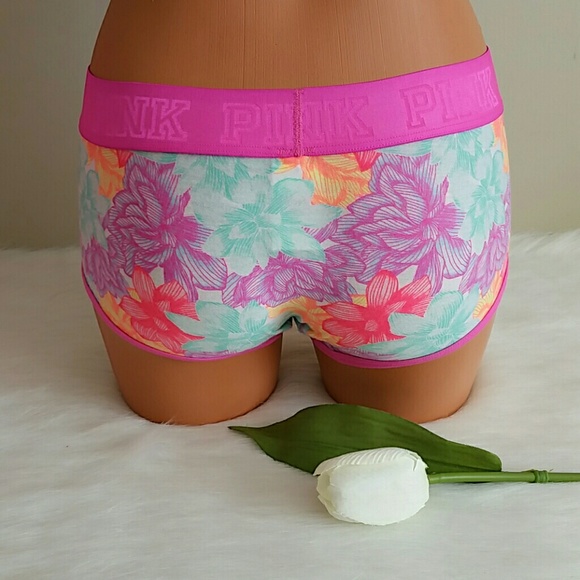 Beautiful Pink Vs Logo Boyshort Size S.Never worn - Picture 3 of 3