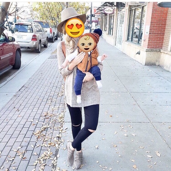 H&M beige sweater ❄️