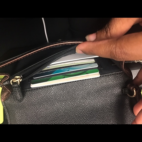 Coach Wristlet - fits iPhone 7 plus perfectly - Picture 2 of 4