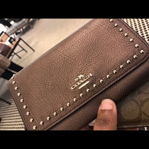 Coach Wristlet - fits iPhone 7 plus perfectly - Picture 4 of 4