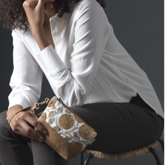 🍃💕JOYN Sonata Print Wristlet Pouch