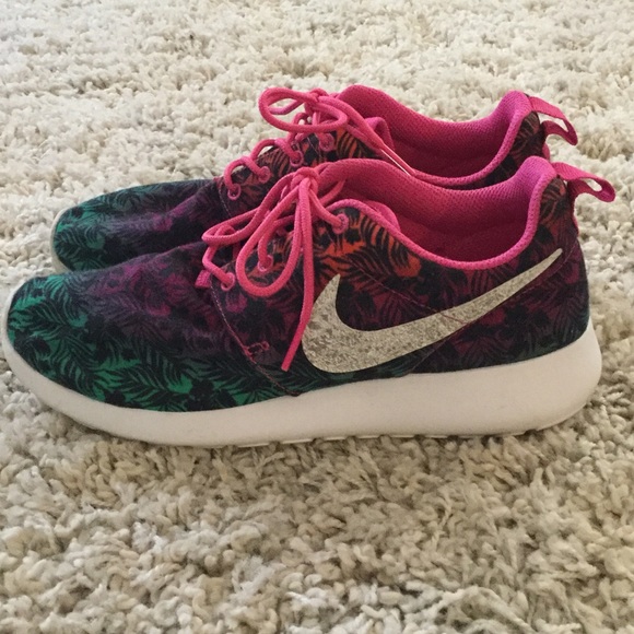Nike Roshe Women's 7.5/Youth 6