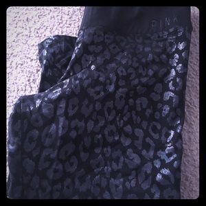 VS PINK CAPRI YOGA PANTS