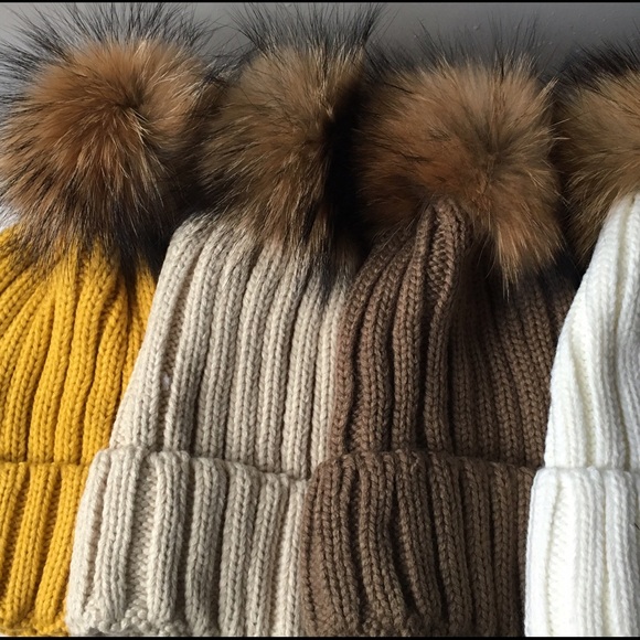 Real FUR Detachable POM Fleece lined hat - Picture 4 of 4