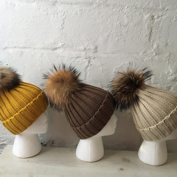 Real FUR Detachable POM Fleece lined hat - Picture 2 of 4