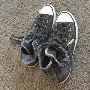 Size 7 Converse
