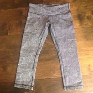 Lululemon active Capri. Size 8. Black and white.