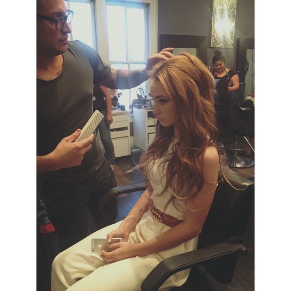 White jumper - Picture 2 of 4