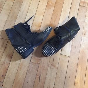 Steve Madden Studded Troopa Boots