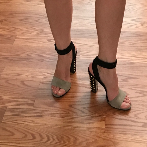 💕HP💕Gucci Ankle strap Madison sandal w/studs 7.5 - Picture 2 of 8