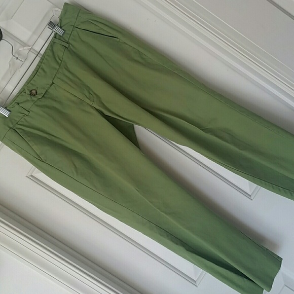 🍒🎉Kelly Green capris! - Picture 3 of 4