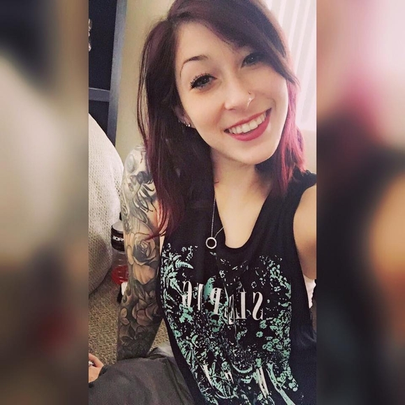 Meet your Posher, Taylor - Picture 3 of 3