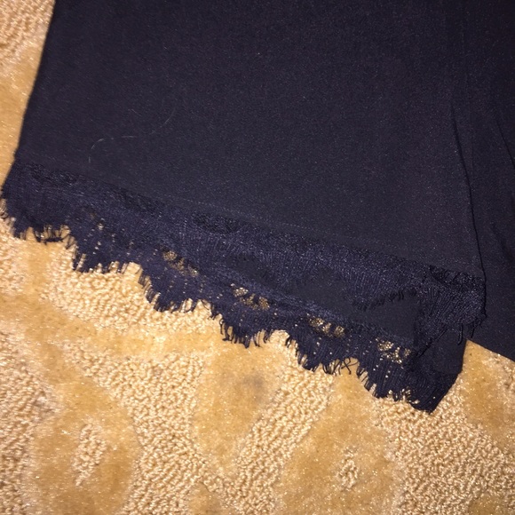BLACK DRESS SHORTS W LACE DETAIL - Picture 2 of 4