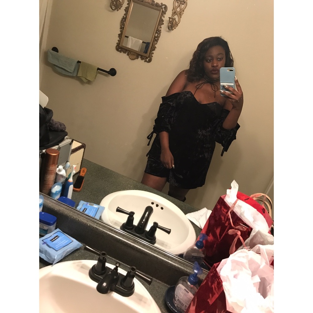 Adriana Velvet Dress 💜 - Picture 3 of 6