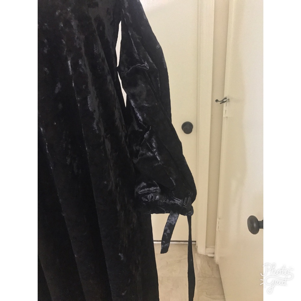 Adriana Velvet Dress 💜 - Picture 4 of 6