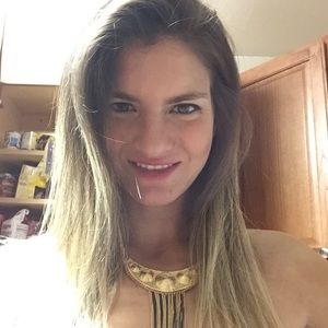 Meet your Posher, Ana carolina