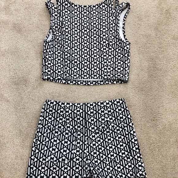 🎉Sale🎉Two piece shorts,crop top set ✨Worn Once✨ - Picture 3 of 4