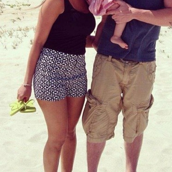 🎉Sale🎉Two piece shorts,crop top set ✨Worn Once✨ - Picture 4 of 4