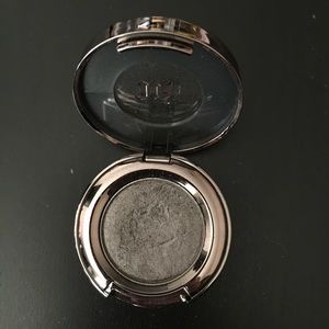 Urban Decay single eyeshadow in Mushroom