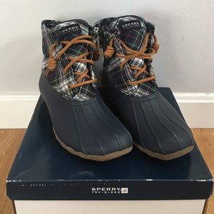 navy blue sperry duck boots
