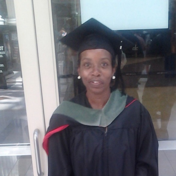 Meet your Posher, Edna - Picture 1 of 1