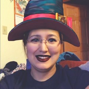 Meet your Posher, Crystal