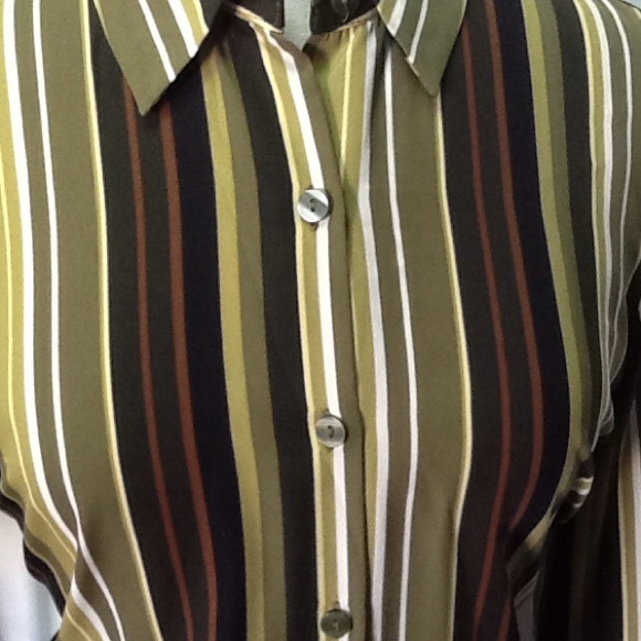 Ladies button down blouse by Chaus & Co - Picture 2 of 3