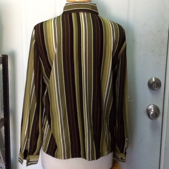 Ladies button down blouse by Chaus & Co - Picture 3 of 3