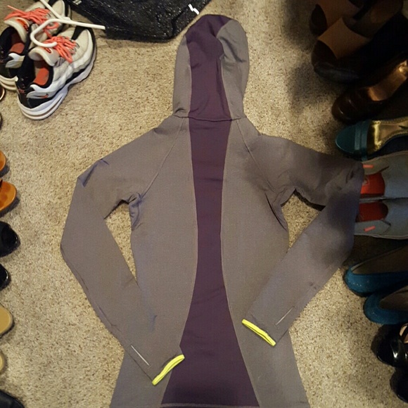 Purple Nike dri-fit - Picture 3 of 3