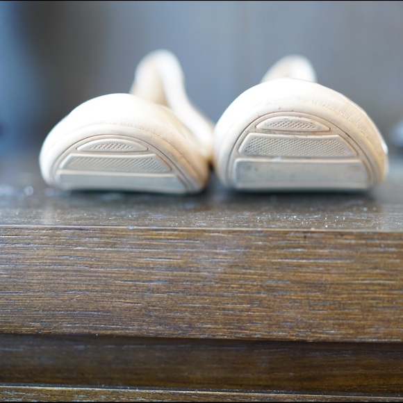 Cole Haan Nude Patent Leather Manhattan Flat - Picture 2 of 4