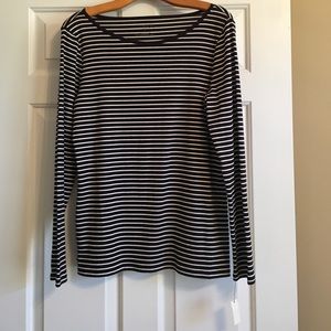 NWT lightweight weekend Tee