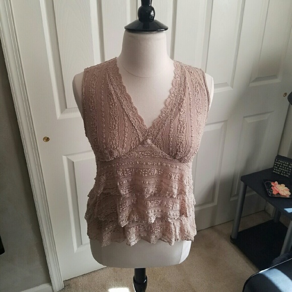 Beige/tan flouncy lace tank top.
