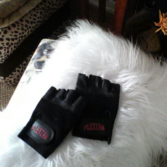 Fingerless Workout Gloves - Picture 1 of 4