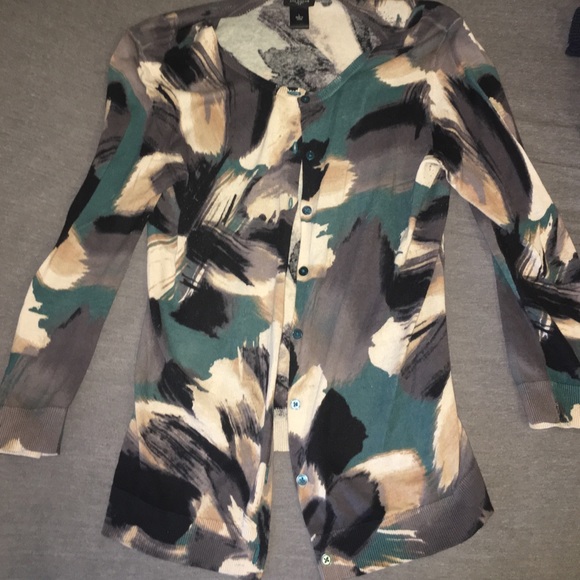 Button up - Picture 1 of 1