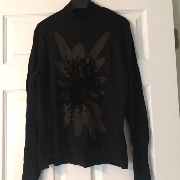 BCBG Max Azria Top W/chiffon overlap & velvet