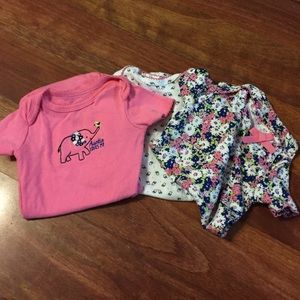🔥SALE🔥Bundle of 3 baby girl onesies 💕