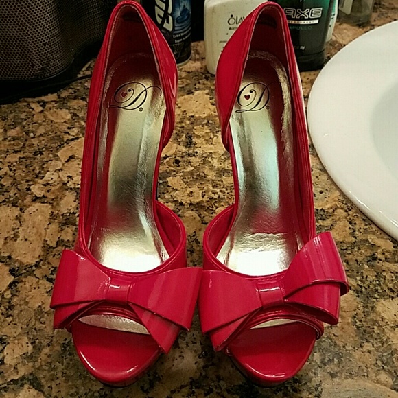 Red Heels New - Picture 2 of 2