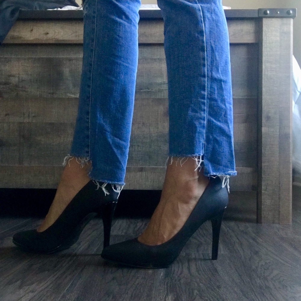 MATTE BLACK PUMPS